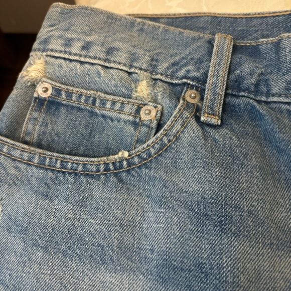 ❤️2/$15 or 3/$21❤️ Gap Medium Wash Distressed Denim Skirt, Size 31 - Picture 3 of 12